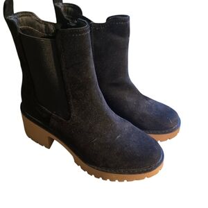 Universal Thrrad Black Ankle Boots with Tan Sole